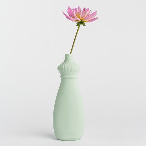 Foekje Fleur Foekje Fleur - porseleinen flesvaas - #15 mintgroen Foekje Fleur Foekje Fleur - porseleinen flesvaas - #15 mintgroen