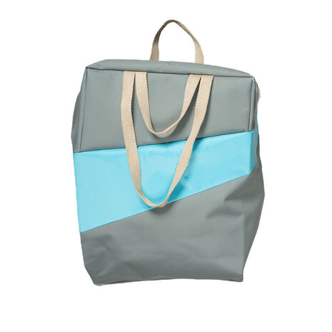 Susan Bijl Susan Bijl - the new tote bag large - grijs & felblauw Susan Bijl Susan Bijl - the new tote bag large - grijs & felblauw