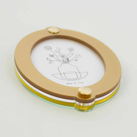 Studio Harm en Elke Studio Harm en Elke - fotolijstje - groot ovaal - neon geel/goudkleur Studio Harm en Elke Studio Harm en Elke - fotolijstje - groot ovaal - neon geel/goudkleur