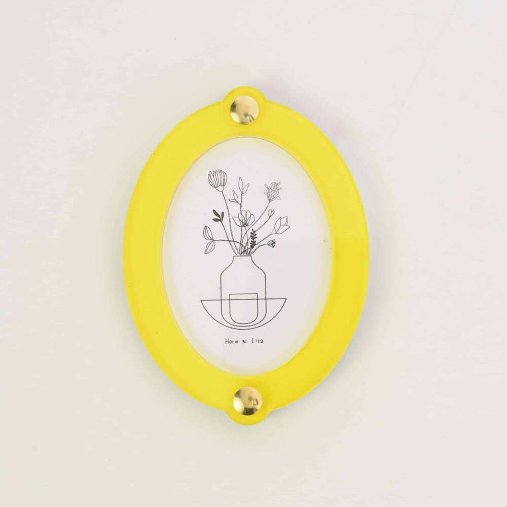 Studio Harm en Elke Studio Harm en Elke - fotolijstje - klein ovaal - goudkleur/neongeel Studio Harm en Elke Studio Harm en Elke - fotolijstje - klein ovaal - goudkleur/neongeel