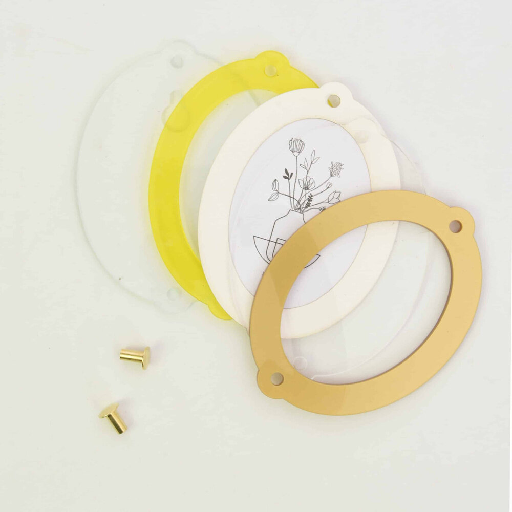 Studio Harm en Elke Studio Harm en Elke - fotolijstje - klein ovaal - goudkleur/neongeel Studio Harm en Elke Studio Harm en Elke - fotolijstje - klein ovaal - goudkleur/neongeel