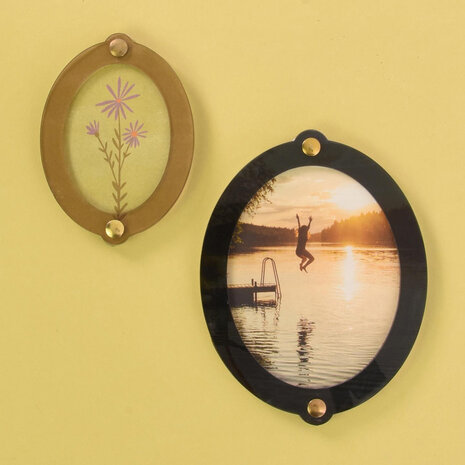 Studio Harm en Elke Studio Harm en Elke - fotolijstje - klein ovaal - goudkleur/neongeel Studio Harm en Elke Studio Harm en Elke - fotolijstje - klein ovaal - goudkleur/neongeel