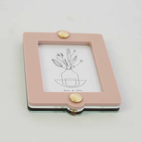 Studio Harm en Elke Studio Harm en Elke - fotolijstje - klein rechthoekig - rozebruin/rook Studio Harm en Elke Studio Harm en Elke - fotolijstje - klein rechthoekig - rozebruin/rook