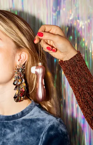 Yup in de boom Yup in de boom - kerstbal - satisfyer Yup in de boom Yup in de boom - kerstbal - satisfyer