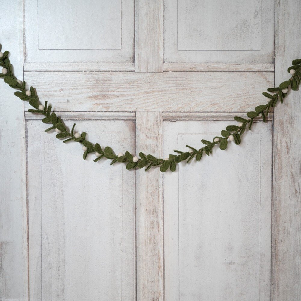 Sjaal met verhaal Sjaal met verhaal - viltslinger - maretak Sjaal met verhaal Sjaal met verhaal - viltslinger - maretak