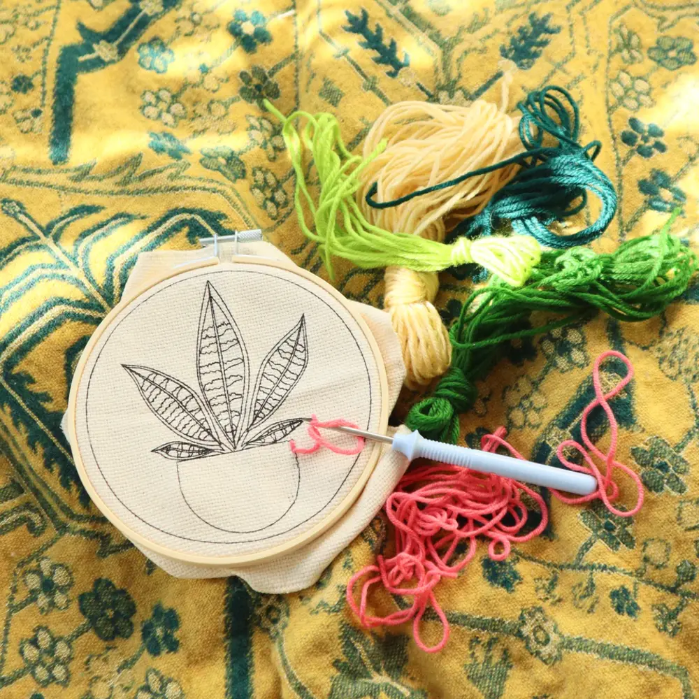 Kikkerland Kikkerland - punch needle kit - plant