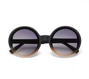 Okkia Okkia - zonnebril Monica - rond - black pink