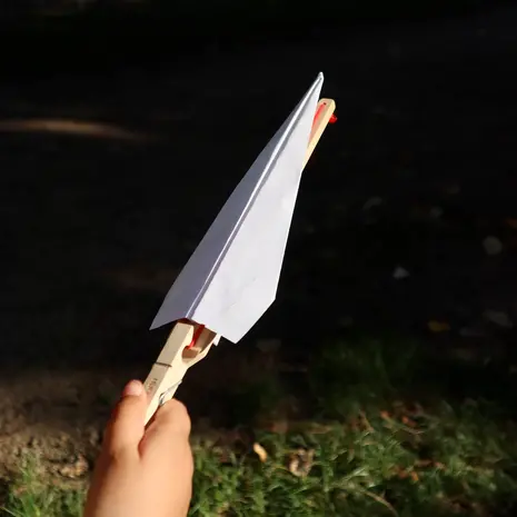 Kikkerland Kikkerland - buitenspeelgoed - huckleberry papieren vliegtuigjes schieter Kikkerland Kikkerland - buitenspeelgoed - huckleberry papieren vliegtuigjes schieter