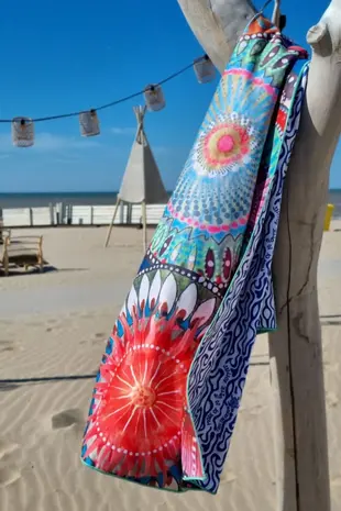 SooBluu SooBluu - reishanddoek (160 x 100 cm) - anemon gebloemd SooBluu SooBluu - reishanddoek (160 x 100 cm) - anemon gebloemd