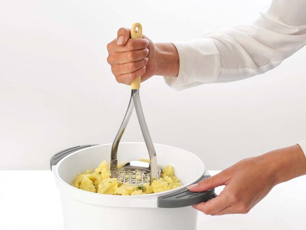 Brabantia Brabantia - tasty+ pureestamper met lepel - vanilla yellow Brabantia Brabantia - tasty+ pureestamper met lepel - vanilla yellow
