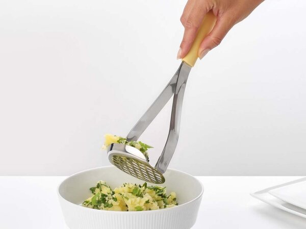 Brabantia Brabantia - tasty+ pureestamper met lepel - vanilla yellow Brabantia Brabantia - tasty+ pureestamper met lepel - vanilla yellow