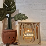 Houtlokael Het Houtlokael - naamlamp - Lucas Houtlokael Het Houtlokael - naamlamp - Lucas