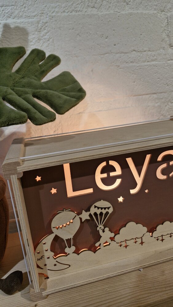 Houtlokael Het Houtlokael - naamlamp - Leya Houtlokael Het Houtlokael - naamlamp - Leya