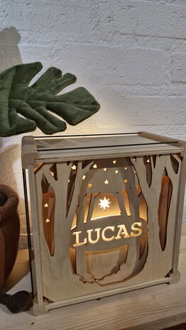 Houtlokael Het Houtlokael - naamlamp - Lucas Houtlokael Het Houtlokael - naamlamp - Lucas