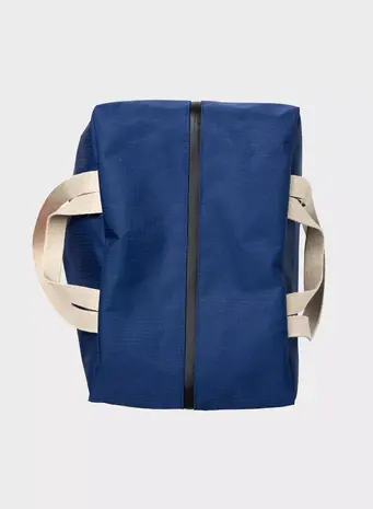 Susan Bijl Susan Bijl - the new tote bag large - donkerblauw & red alert Susan Bijl Susan Bijl - the new tote bag large - donkerblauw & red alert