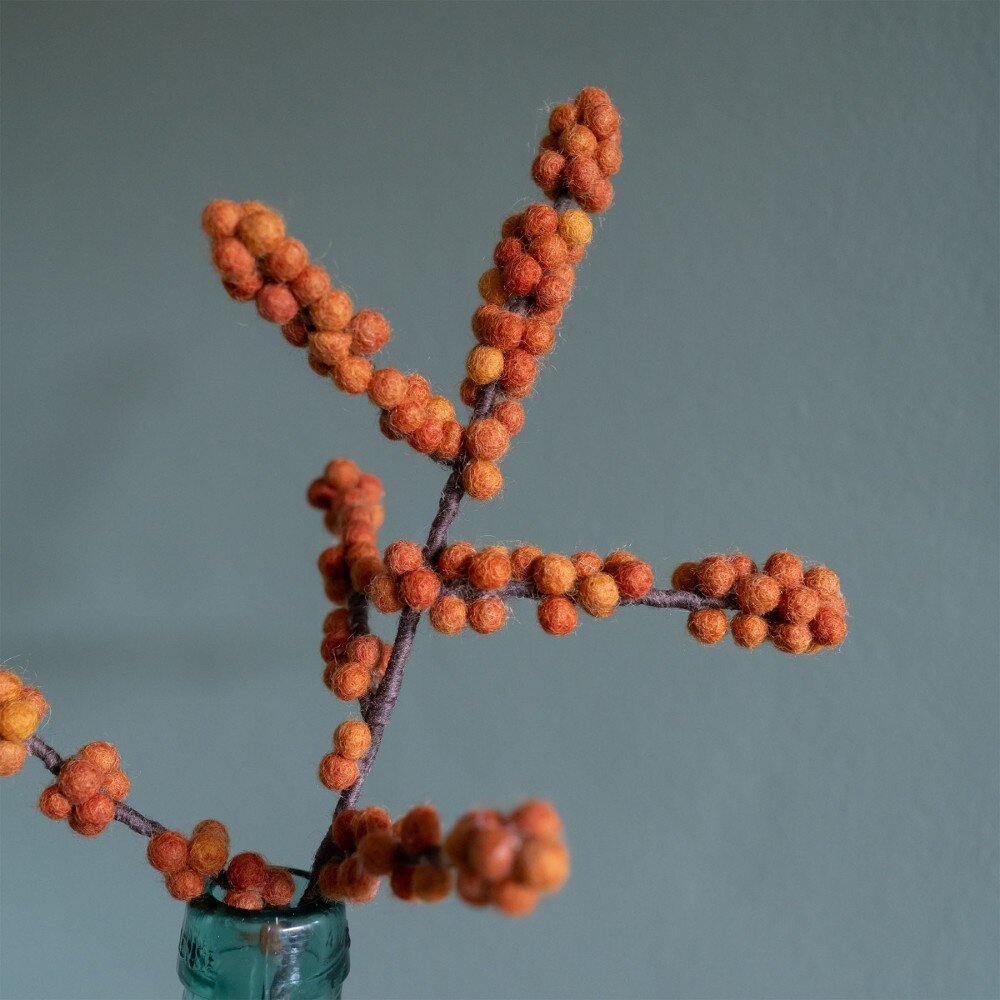 Sjaal met verhaal Sjaal met verhaal - tak bes ilex - oranje Sjaal met verhaal Sjaal met verhaal - tak bes ilex - oranje