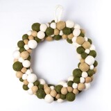 Sjaal met verhaal Sjaal met verhaal - kerstkrans viltballetjes - mistletoe Sjaal met verhaal Sjaal met verhaal - kerstkrans viltballetjes - mistletoe