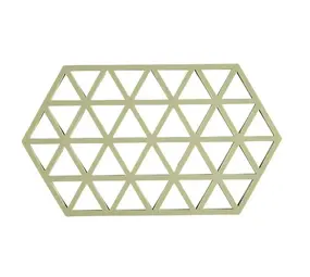 Zone Denmark Zone - panonderzetter triangles lang (24x14cm) - matcha green Zone Denmark Zone - panonderzetter triangles lang (24x14cm) - matcha green