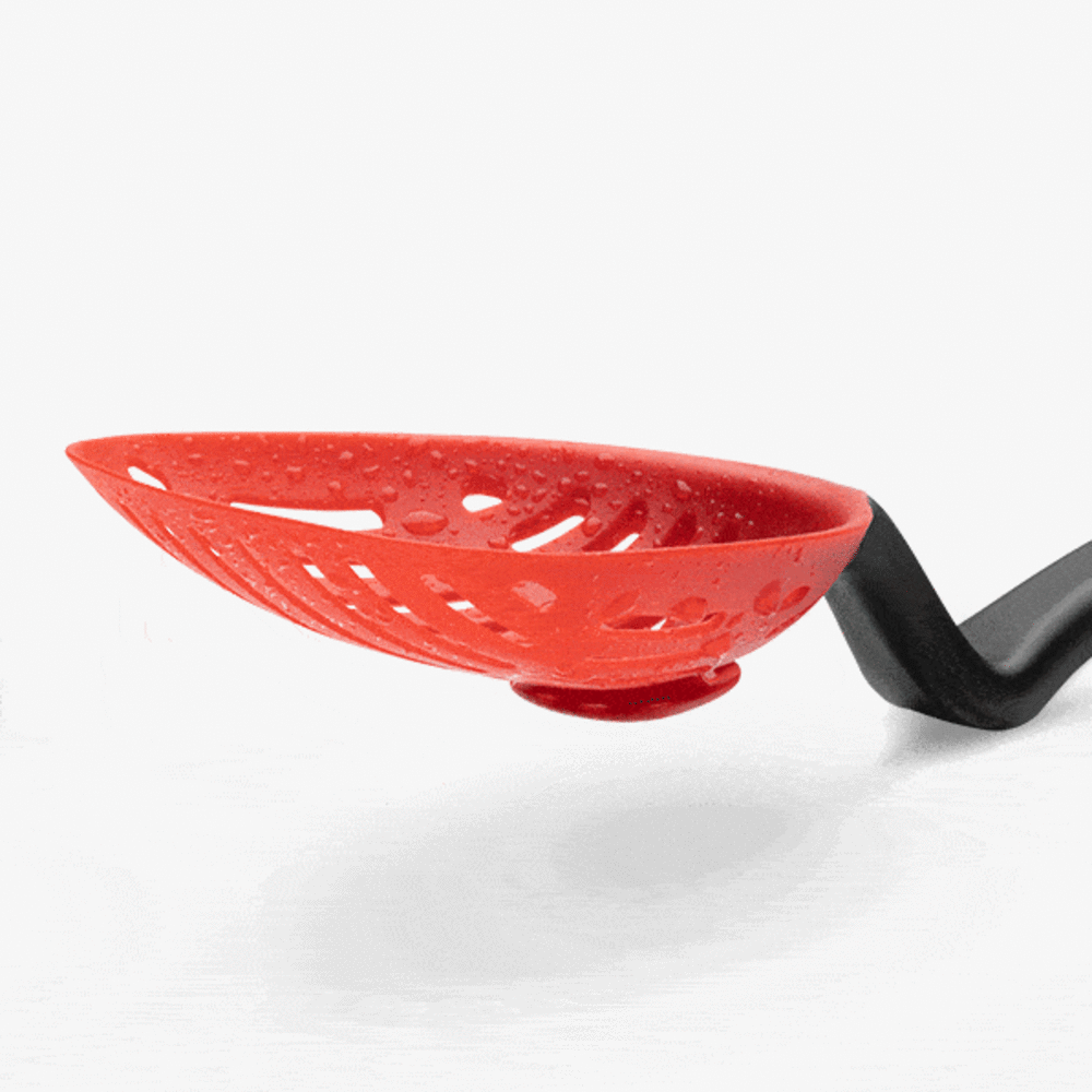 Dreamfarm Dreamfarm - lestrain lepel met vergiet - rood Dreamfarm Dreamfarm - lestrain lepel met vergiet - rood