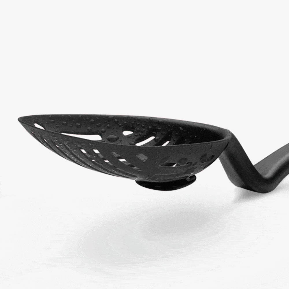 Dreamfarm Dreamfarm - lestrain lepel met vergiet - zwart Dreamfarm Dreamfarm - lestrain lepel met vergiet - zwart