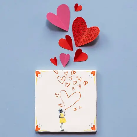 Storytiles Storytiles - tegel small - spread the love (10x10 cm) Storytiles Storytiles - tegel small - spread the love (10x10 cm)