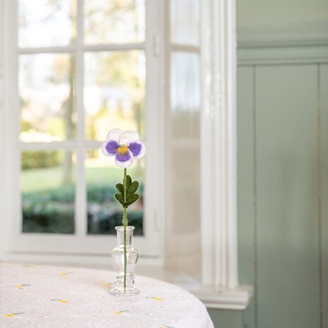 Sjaal met verhaal Sjaal met verhaal - bloem viooltje - wit/lila Sjaal met verhaal Sjaal met verhaal - bloem viooltje - wit/lila