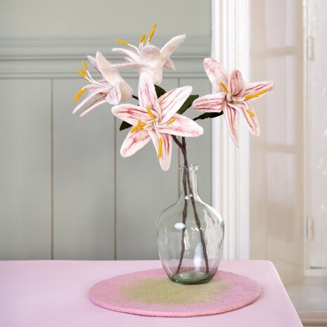 Sjaal met verhaal Sjaal met verhaal - bloem lelie - wit Sjaal met verhaal Sjaal met verhaal - bloem lelie - wit