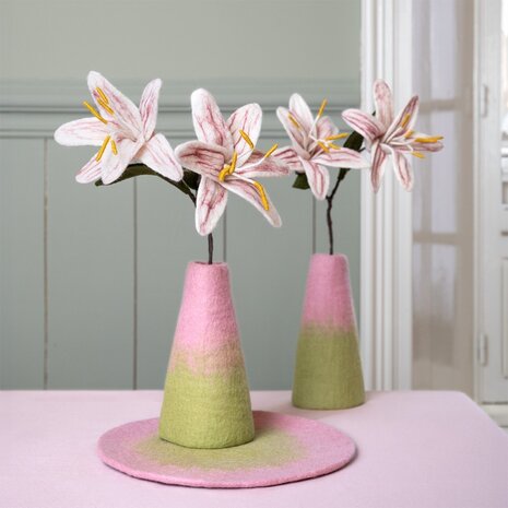 Sjaal met verhaal Sjaal met verhaal - vaas medium (25 cm) - roze/groen Sjaal met verhaal Sjaal met verhaal - vaas medium (25 cm) - roze/groen