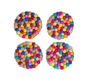 Sjaal met verhaal Sjaal met verhaal - onderzetters rond 10 cm - multicolor (set van 4) Sjaal met verhaal Sjaal met verhaal - onderzetters rond 10 cm - multicolor (set van 4)