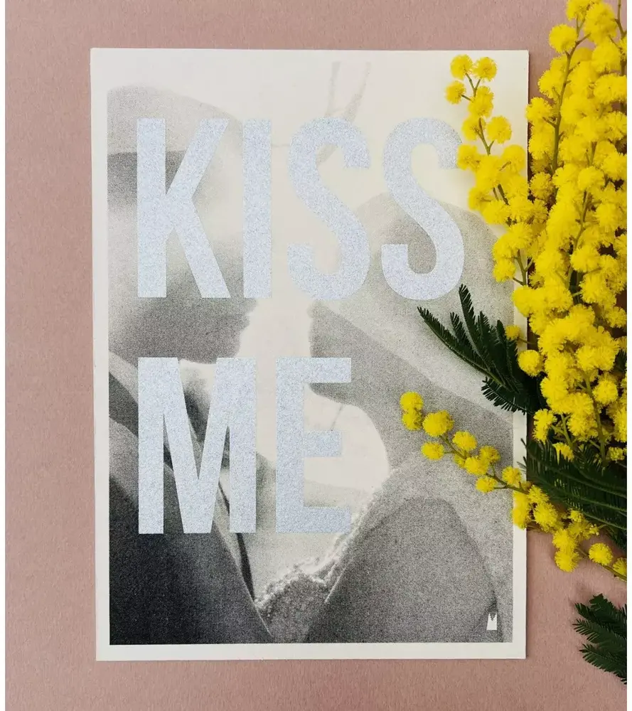 Carte Kencre Carte kencre - zeefdruk print L (A4) - kiss me Carte Kencre Carte kencre - zeefdruk print L (A4) - kiss me