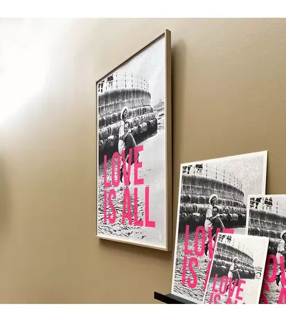 Carte Kencre Carte kencre - zeefdruk print L (A4) - love is all Carte Kencre Carte kencre - zeefdruk print L (A4) - love is all