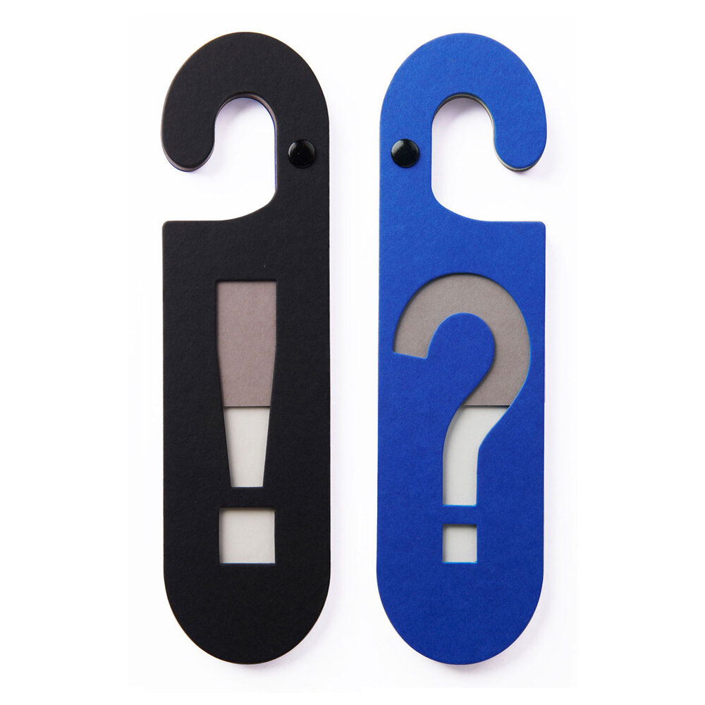 Puki wuki Puki wuki - deurhanger ?/! - zwart blauw Puki wuki Puki wuki - deurhanger ?/! - zwart blauw