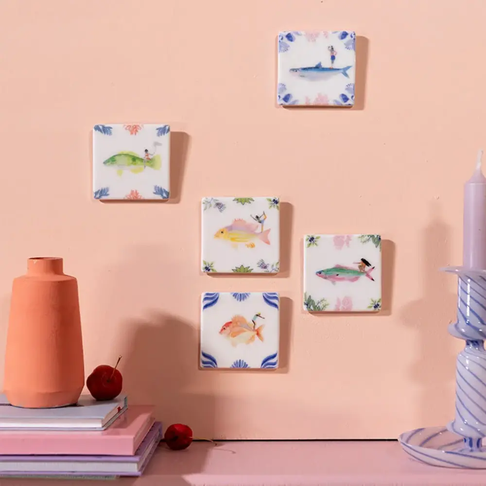 Storytiles Storytiles - tegel magneet - collecting treasures (6x6 cm) Storytiles Storytiles - tegel magneet - collecting treasures (6x6 cm)