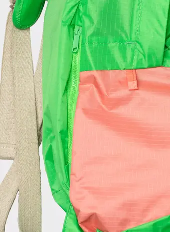 Susan Bijl Susan Bijl - the new foldable backpack large - greenscreen & coral Susan Bijl Susan Bijl - the new foldable backpack large - greenscreen & coral