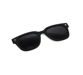 Okkia Okkia - voorzet zonnebril johnny - black