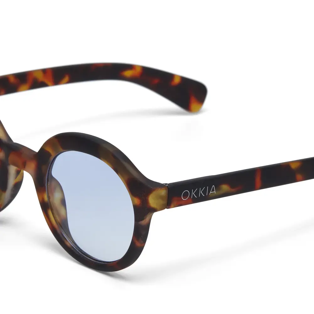Okkia Okkia - zonnebril lauro - rond - classic havana blue lens Okkia Okkia - zonnebril lauro - rond - classic havana blue lens
