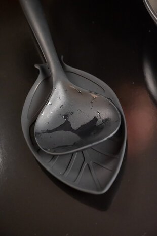 Tools2cook Tools2cook - siliconen lepelhouder - black pepper