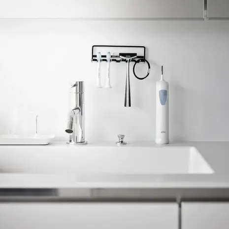 Yamazaki Yamazaki - zelfklevende tandenborstelhouder - black Yamazaki Yamazaki - zelfklevende tandenborstelhouder - black