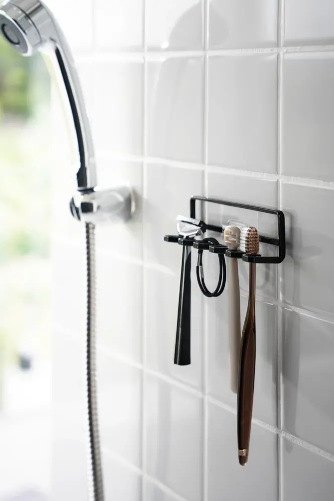 Yamazaki Yamazaki - zelfklevende tandenborstelhouder - black Yamazaki Yamazaki - zelfklevende tandenborstelhouder - black