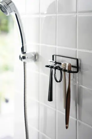 Yamazaki Yamazaki - zelfklevende tandenborstelhouder - black Yamazaki Yamazaki - zelfklevende tandenborstelhouder - black