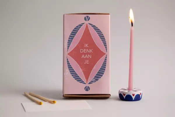 Kaarsje branden Kaarsje branden - cadeaudoosje - ik denk aan je (roze)