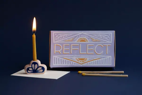 Kaarsje branden Kaarsje branden - cadeaudoosje - reflect Kaarsje branden Kaarsje branden - cadeaudoosje - reflect