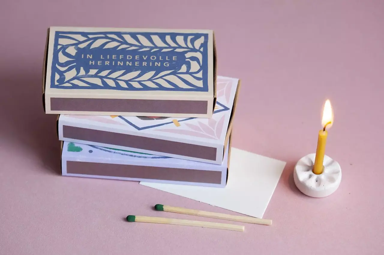 Kaarsje branden Kaarsje branden - cadeaudoosje - in liefdevolle herinnering (blauw)