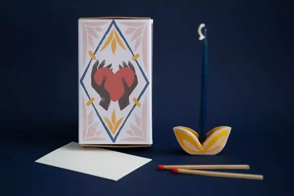 Kaarsje branden Kaarsje branden - cadeaudoosje - hart Kaarsje branden Kaarsje branden - cadeaudoosje - hart