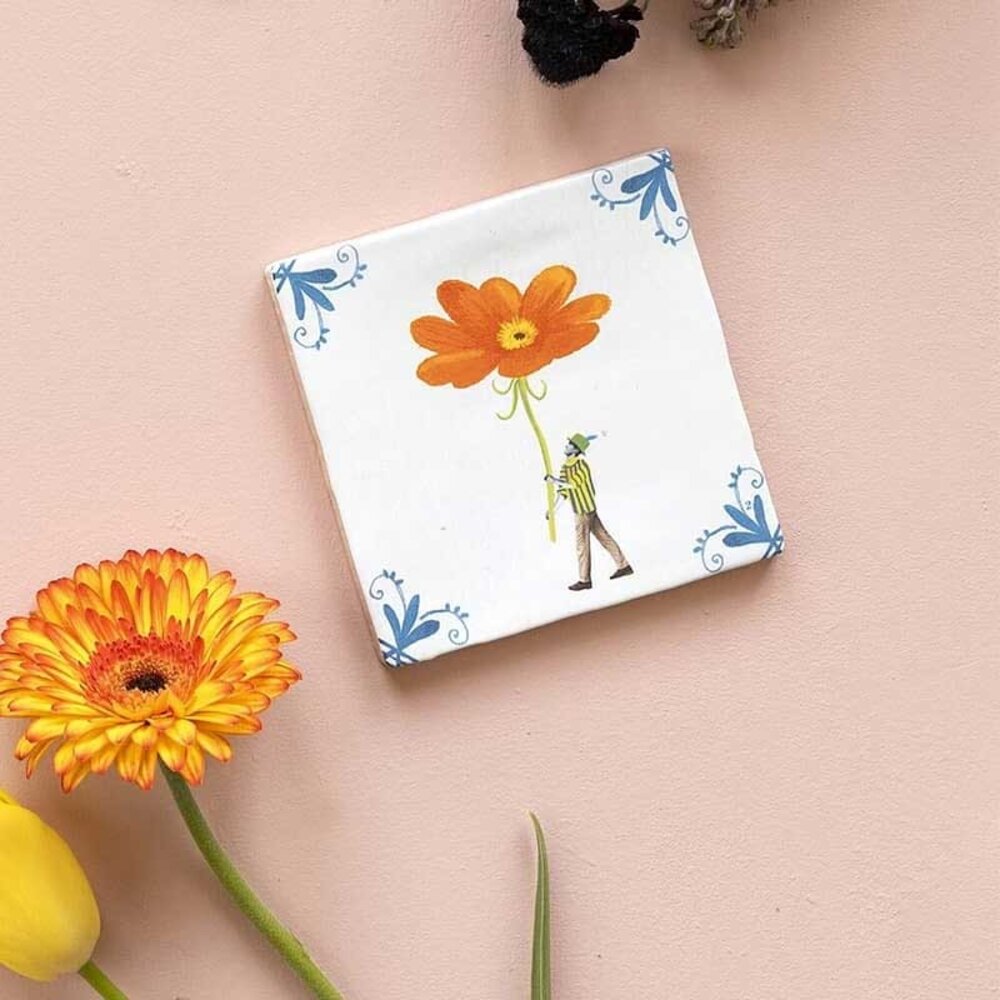 Storytiles Storytiles - tegel small - bringing you a bloom (10x10 cm) Storytiles Storytiles - tegel small - bringing you a bloom (10x10 cm)