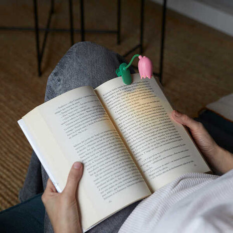 Balvi Balvi - boekenlampje - tulp pink Balvi Balvi - boekenlampje - tulp pink