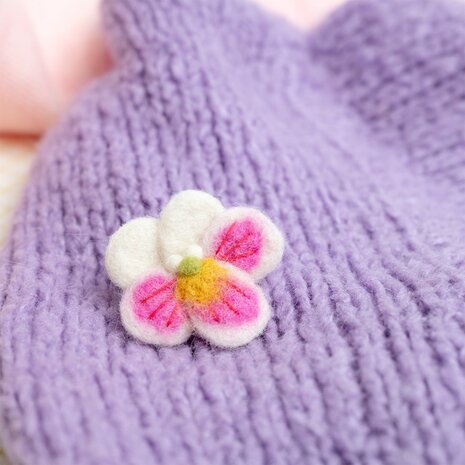 Sjaal met verhaal Sjaal met verhaal - broche - viooltje wit-roze Sjaal met verhaal Sjaal met verhaal - broche - viooltje wit-roze