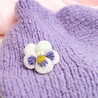 Sjaal met verhaal Sjaal met verhaal - broche - viooltje wit-lila Sjaal met verhaal Sjaal met verhaal - broche - viooltje wit-lila