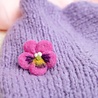 Sjaal met verhaal Sjaal met verhaal - broche - viooltje fuchsia Sjaal met verhaal Sjaal met verhaal - broche - viooltje fuchsia