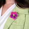 Sjaal met verhaal Sjaal met verhaal - broche - viooltje fuchsia Sjaal met verhaal Sjaal met verhaal - broche - viooltje fuchsia